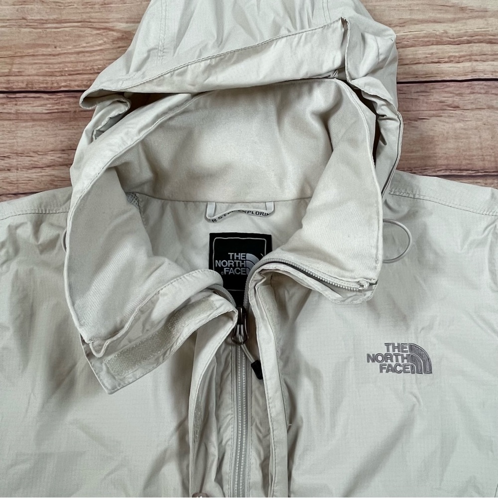 The North Face Nylon HyVent Jacket Hooded White/Ivory Women’s Large Flaw* - Picture 3 of 13
